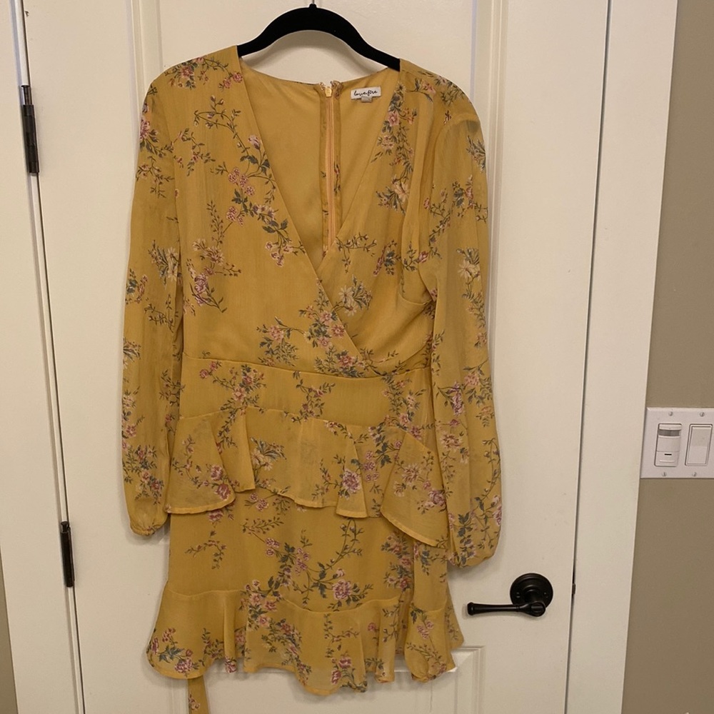 One of my favorite dresses I’ve ever worn. Flowy yellow dress with sheer sleeves